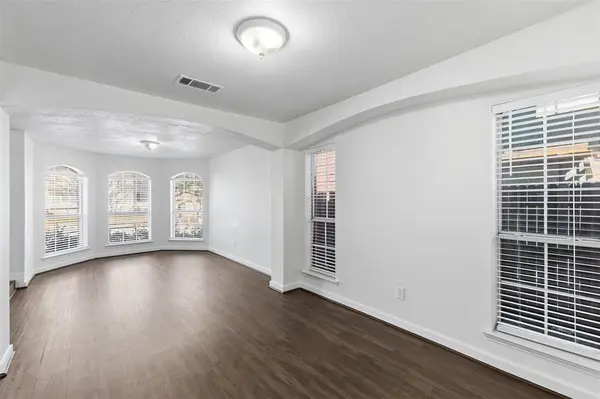 1124 Breezewood Drive, Lewisville, TX 75077