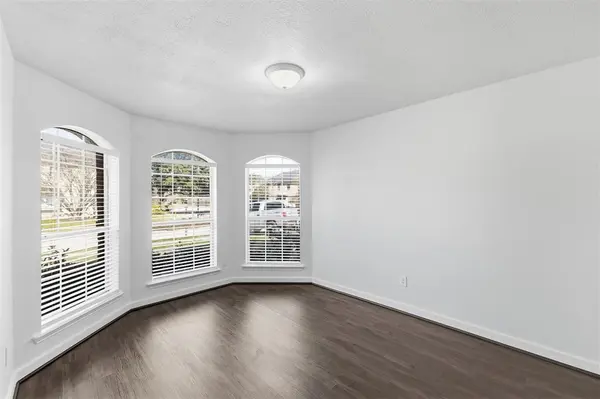 1124 Breezewood Drive, Lewisville, TX 75077