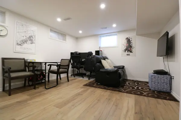 823 Sanok DR #Lower, Pickering, ON L1W 2R1