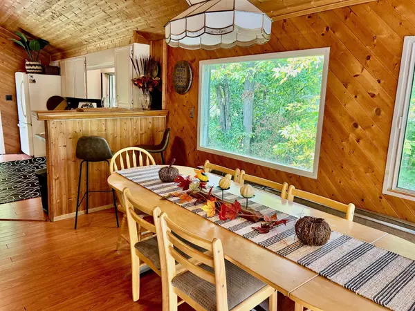 1227-2 North Kahshe Lake rd RD, Gravenhurst, ON P0E 1G0