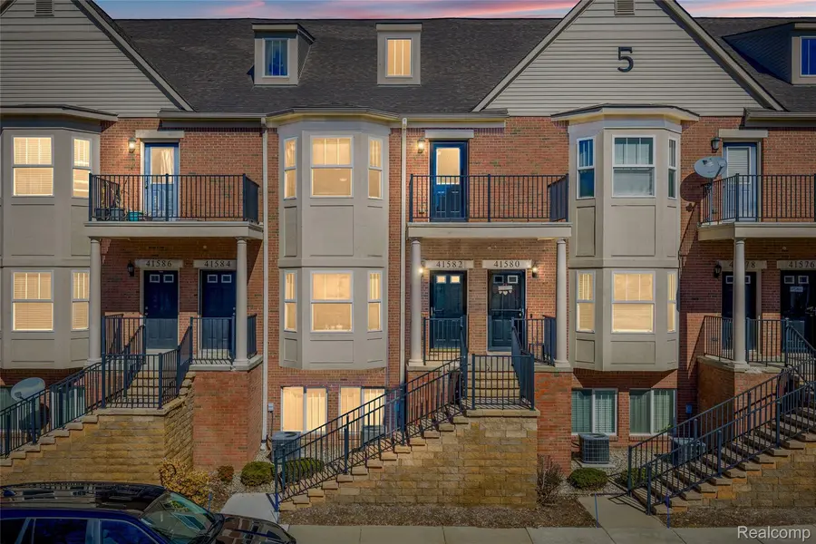 41582 Hamlet LN #68, Novi, MI 48375