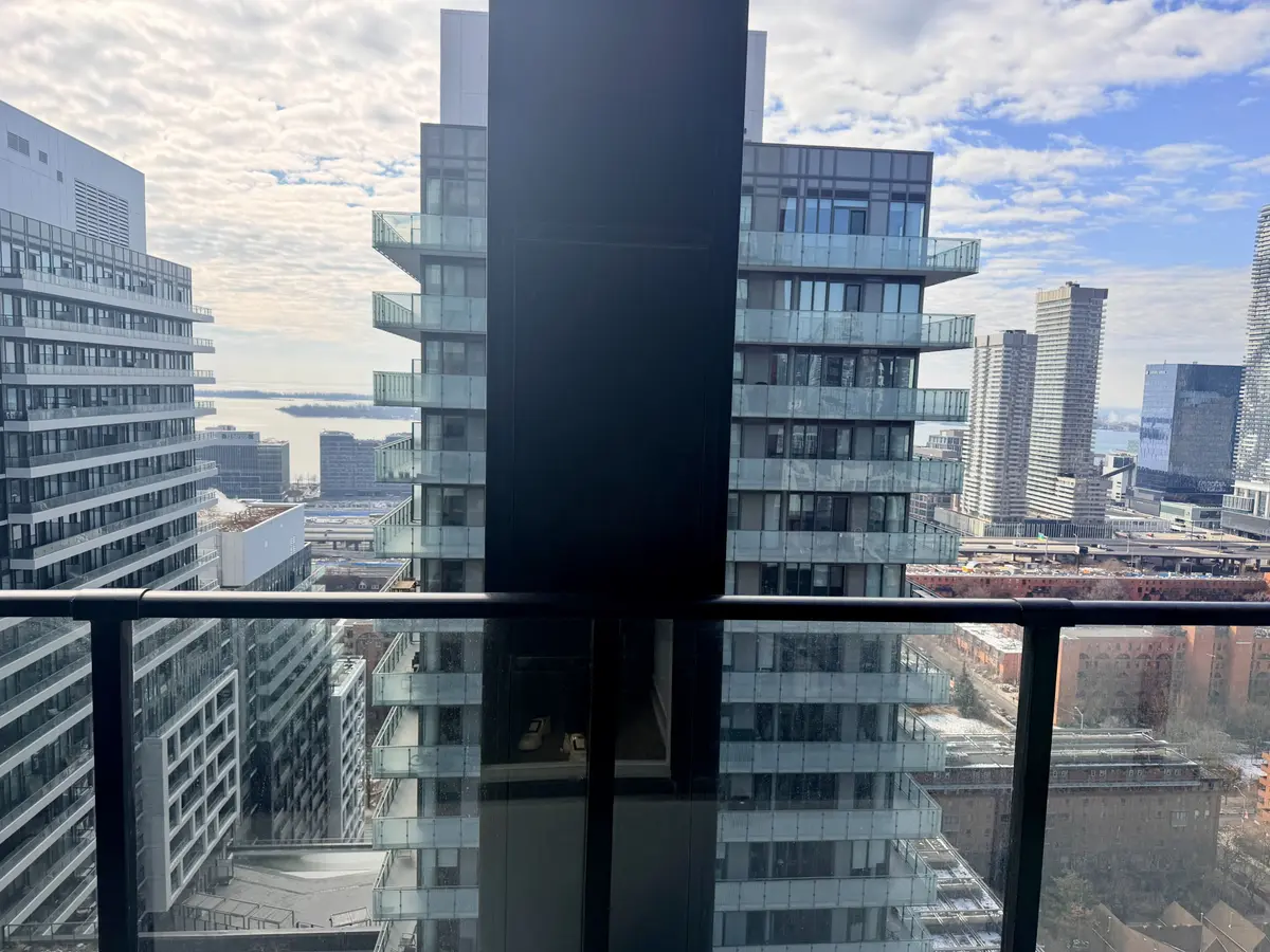 180 Front ST E #3208, Toronto C08, ON M5A 0A9