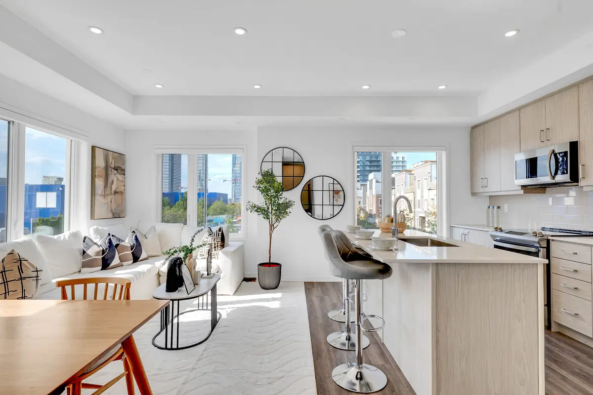 150 Honeycrisp CRES #268, Vaughan, ON L4K 0N1