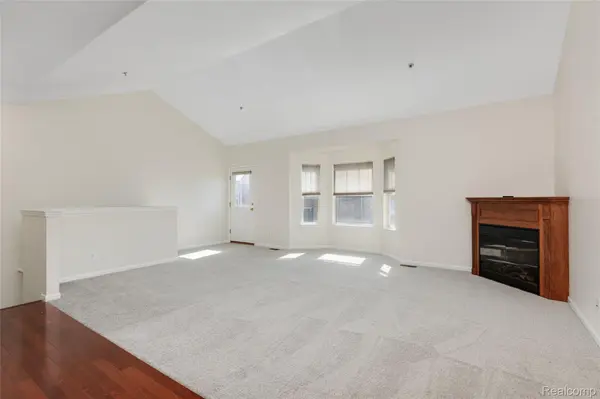 41582 Hamlet LN #68, Novi, MI 48375