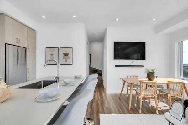 150 Honeycrisp CRES #268, Vaughan, ON L4K 0N1