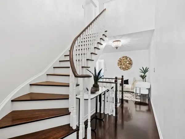 27 Martell Gate, Aurora, ON L4G 0B9