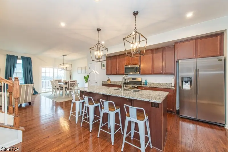 18 Trailwood Dr, Mount Arlington Boro, NJ 07856