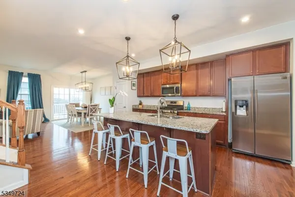 18 Trailwood Dr, Mount Arlington Boro, NJ 07856