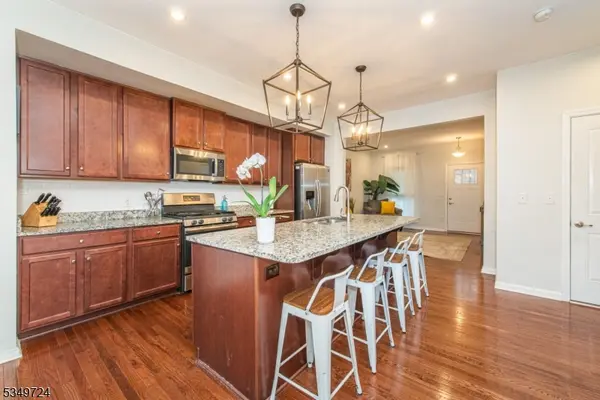 18 Trailwood Dr, Mount Arlington Boro, NJ 07856