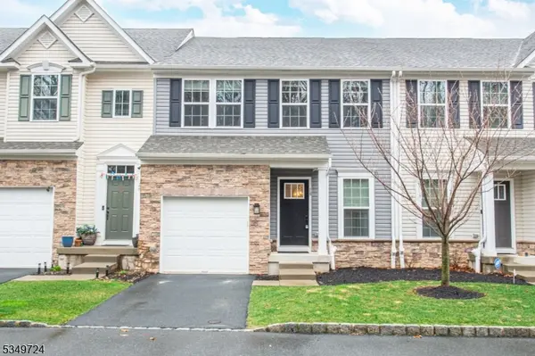 18 Trailwood Dr, Mount Arlington Boro, NJ 07856