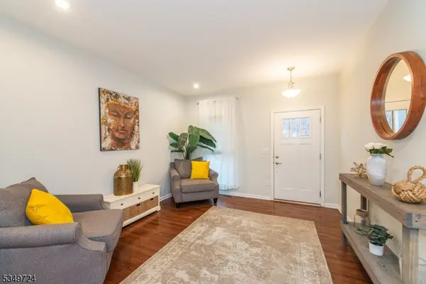 18 Trailwood Dr, Mount Arlington Boro, NJ 07856