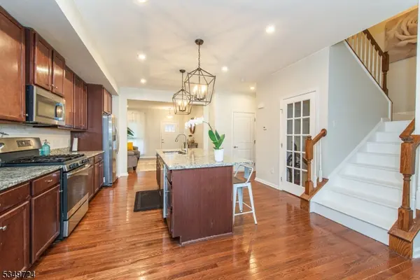 18 Trailwood Dr, Mount Arlington Boro, NJ 07856