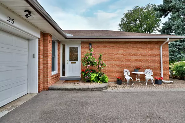 25 Fenelon DR, Toronto C13, ON M3A 3K2