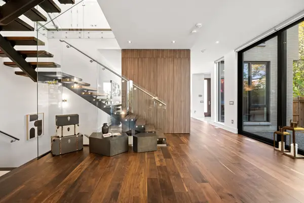 15 Fairmeadow AVE, Toronto C12, ON M2P 0A5