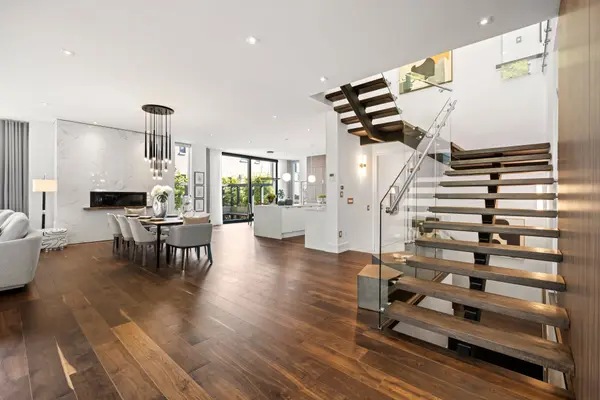 15 Fairmeadow AVE, Toronto C12, ON M2P 0A5