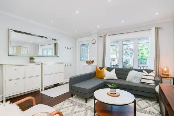 331 Scarborough RD, Toronto E02, ON M4E 3M9