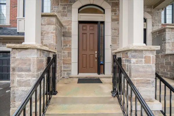 87 Dorian DR, Whitby, ON L1P 0C8