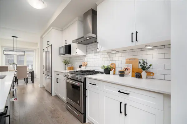 87 Dorian DR, Whitby, ON L1P 0C8