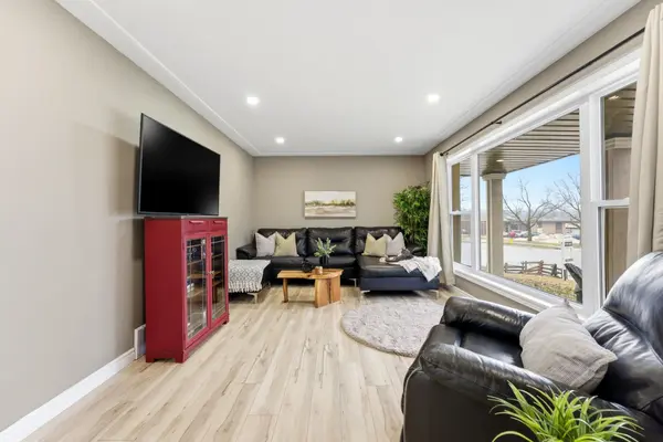 300 STONYBROOK DR, Kitchener, ON N2M 4M2