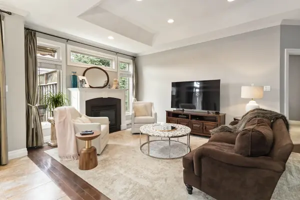 1 St. John's DR #9, London North, ON N0M 1C0