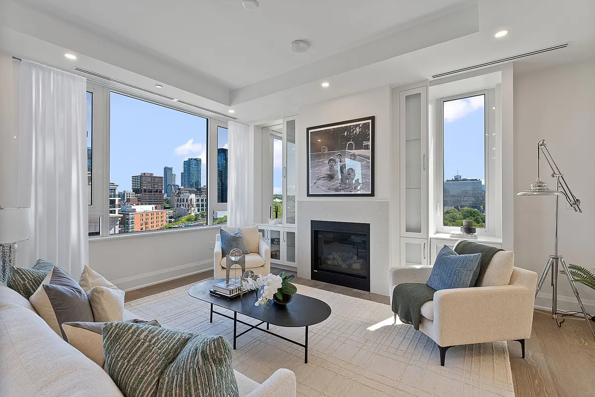 128 Hazelton AVE #802, Toronto C02, ON M5R 2E5