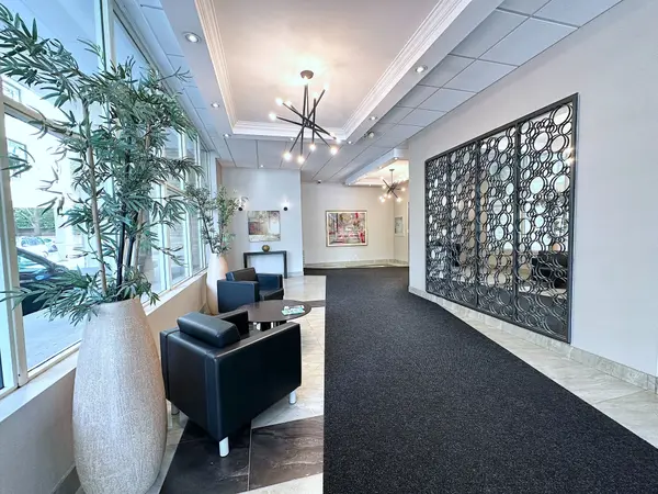 565 Avenue RD #1001, Toronto C02, ON M4V 2J9