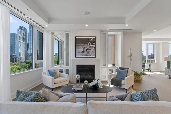 128 Hazelton AVE #802, Toronto C02, ON M5R 2E5