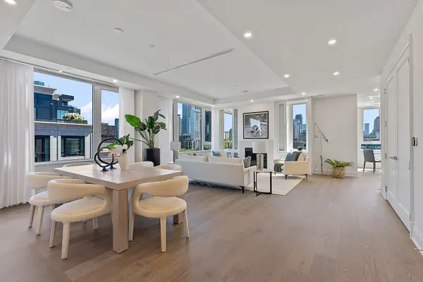 128 Hazelton AVE #802, Toronto C02, ON M5R 2E5