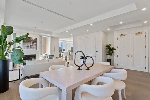 128 Hazelton AVE #802, Toronto C02, ON M5R 2E5