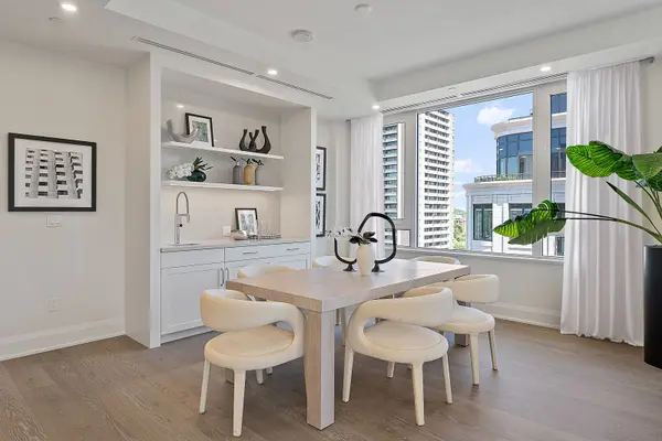 128 Hazelton AVE #802, Toronto C02, ON M5R 2E5