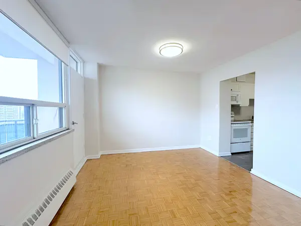 12 Rockford RD #1006, Toronto C07, ON M2R 3A2