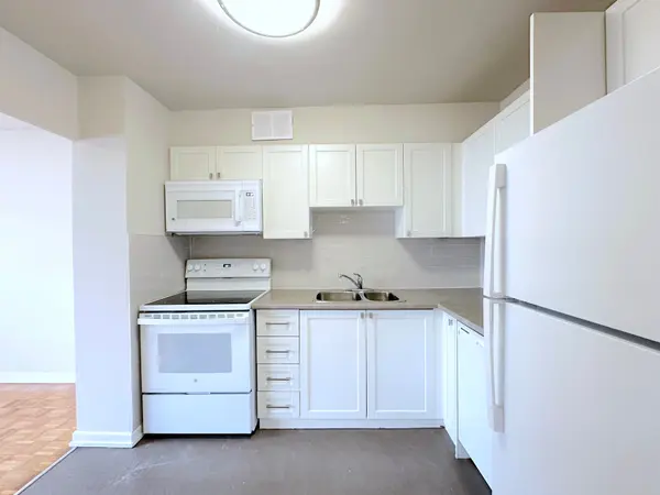 12 Rockford RD #1006, Toronto C07, ON M2R 3A2