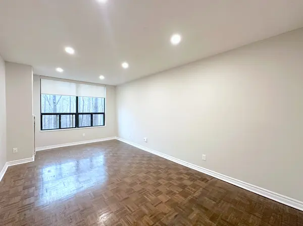 17 Brookbanks DR #104, Toronto C13, ON M3A 3R9