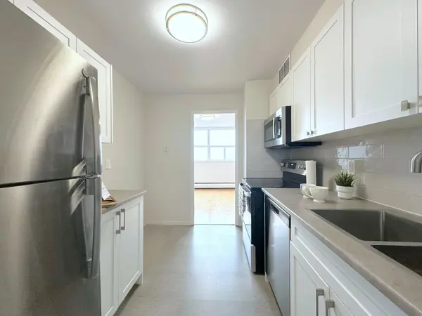 5 Brookbanks DR #1407, Toronto C13, ON M3A 2T1