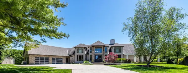 60 Sir Robert PL, Middlesex Centre, ON N0M 1C0