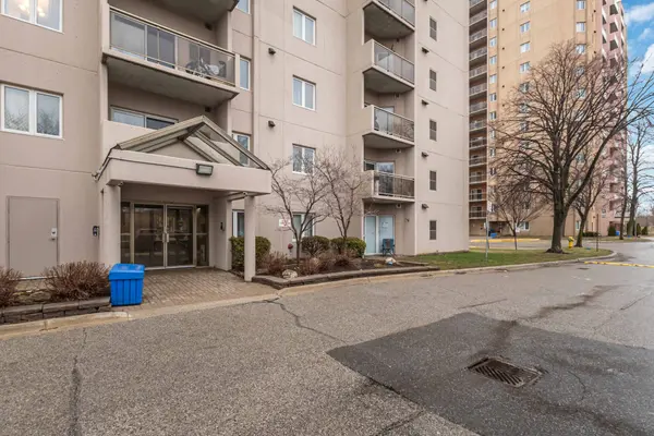 858 Commissioners RD E #904, London South, ON N6C 5Y5