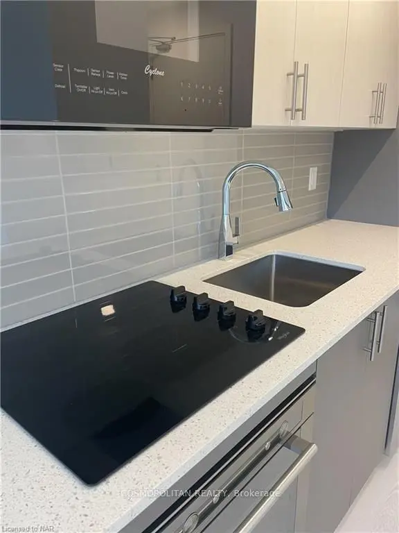 415 MAIN ST W #607, Hamilton, ON L8P 1K5