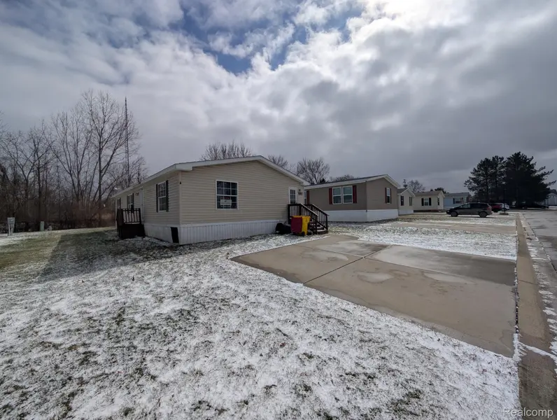 11413 Harbor CV, Fenton, MI 48430