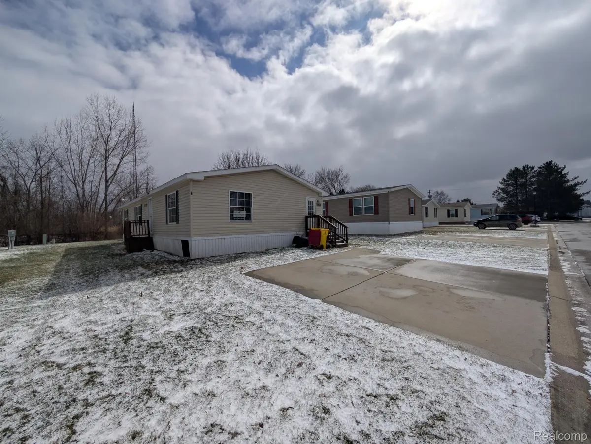 11413 Harbor CV, Fenton, MI 48430