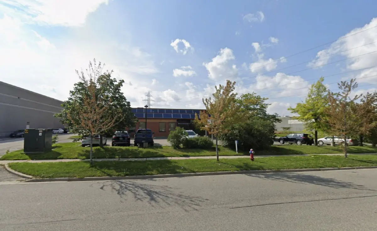 415 Ambassador DR, Mississauga, ON L5T 2J3