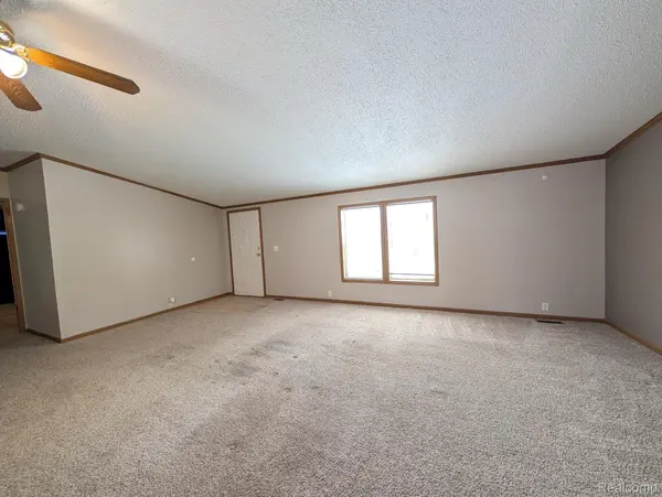 11413 Harbor CV, Fenton, MI 48430