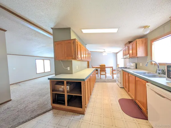 11413 Harbor CV, Fenton, MI 48430