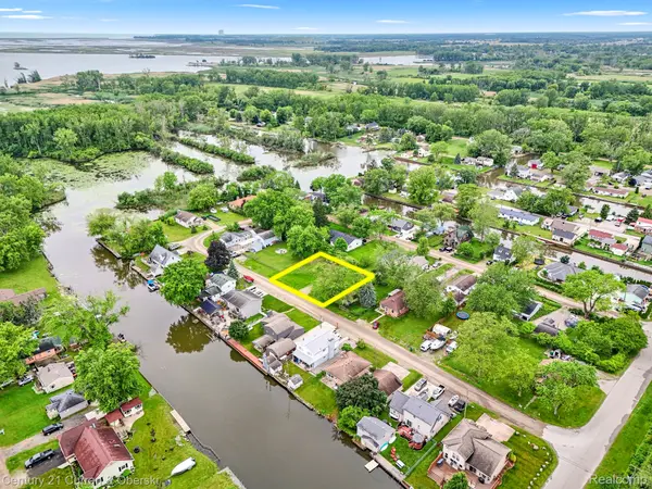 35280 Marcus DR, Rockwood, MI 48173