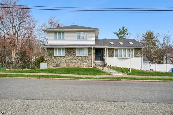 13 Munsey Rd, Emerson Boro, NJ 07630