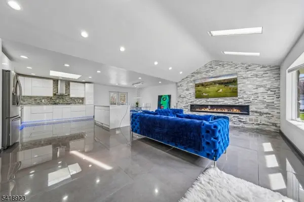 13 Munsey Rd, Emerson Boro, NJ 07630