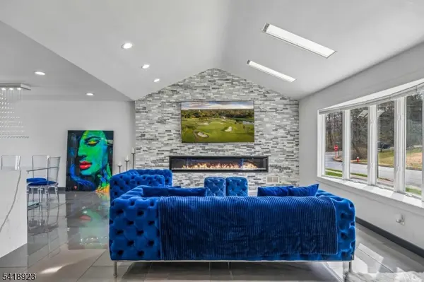 13 Munsey Rd, Emerson Boro, NJ 07630