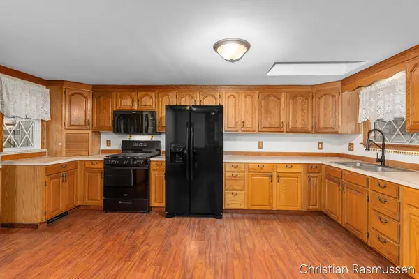 4701 W Channel DR, Douglass Twp, MI 48888