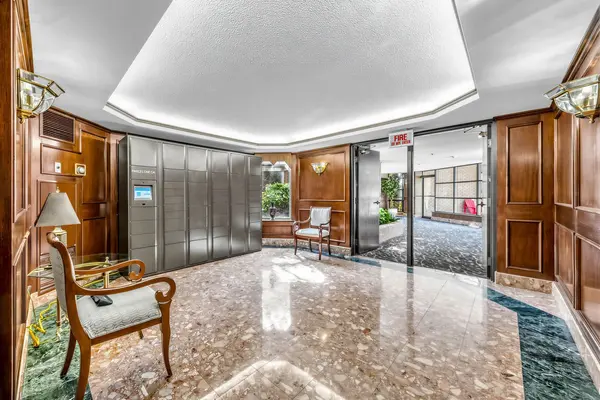 1210 Don Mills RD #222, Toronto C13, ON M3B 3N9