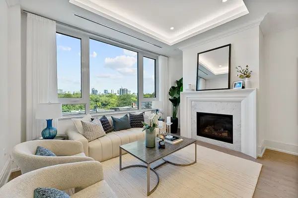 128 Hazelton AVE #404, Toronto C02, ON M5R 2E5