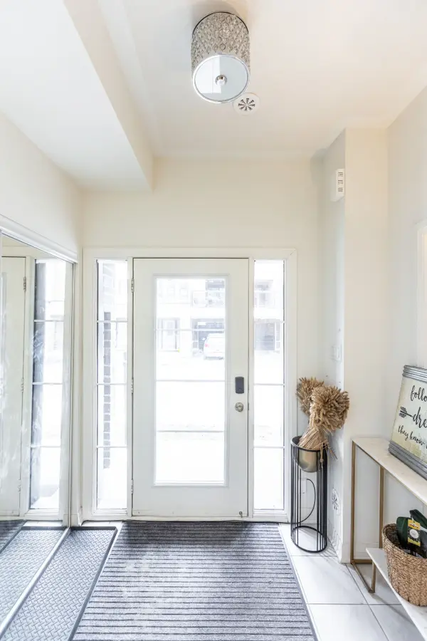 224 Lord Elgin LN, Clarington, ON L1C 7E8